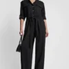 Kragenloser Jumpsuit mit Knopfleiste Kragenloser Jumpsuit mit Knopfleiste