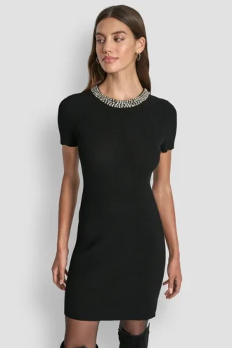 Kurzärmeliges Kleid mit Verzierungen