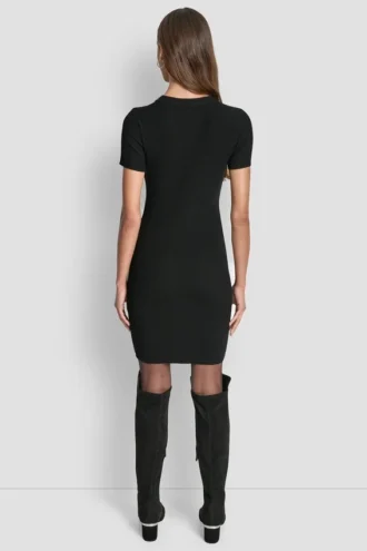 Kurzärmeliges Kleid mit Verzierungen