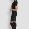 Kurzärmeliges Kleid mit Verzierungen Kurzärmeliges Kleid mit Verzierungen