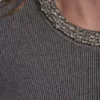 Kurzärmeliges Kleid mit Verzierungen Kurzärmeliges Kleid mit Verzierungen