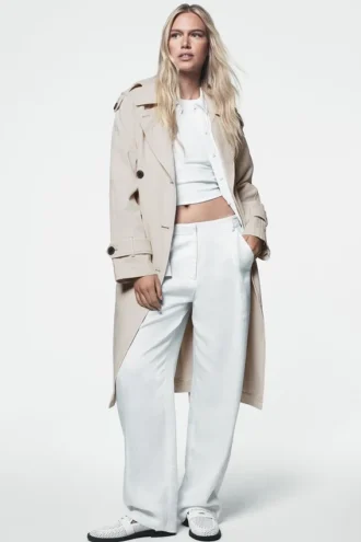 Langer Trenchcoat mit Gürtel