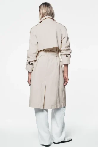 Langer Trenchcoat mit Gürtel