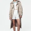 Langer Zweireiher-Trenchcoat mit Gürtel Langer Zweireiher-Trenchcoat mit Gürtel