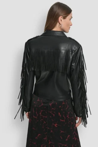 Langärmelige, mit Fransen verzierte Crop-Jacke