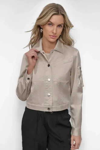 Langärmelige, verkürzte Satinjacke Langärmelige, verkürzte Satinjacke