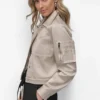 Langärmelige, verkürzte Satinjacke Langärmelige, verkürzte Satinjacke