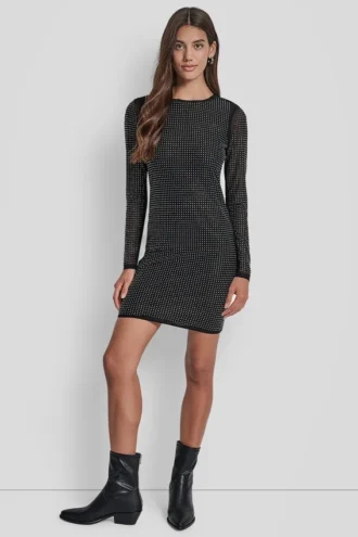 Langärmliges Kleid aus Mesh mit Nieten Langärmliges Kleid aus Mesh mit Nieten