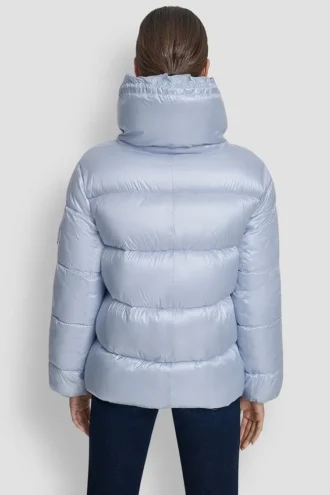 Leichte Steppjacke mit Trichterkragen