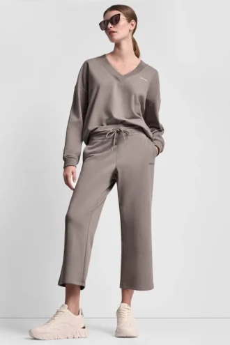 Metallic-Bubble-Logo-Cropped-Hose mit hoher Leibhöhe Metallic-Bubble-Logo-Cropped-Hose mit hoher Leibhöhe