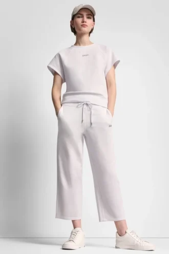 Metallic-Bubble-Logo-Cropped-Hose mit hoher Leibhöhe Metallic-Bubble-Logo-Cropped-Hose mit hoher Leibhöhe