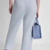 Metallic-Bubble-Logo-Cropped-Hose mit hoher Leibhöhe Metallic-Bubble-Logo-Cropped-Hose mit hoher Leibhöhe