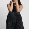 Midi-Kleid aus gemischten Materialien mit Falten Midi-Kleid aus gemischten Materialien mit Falten