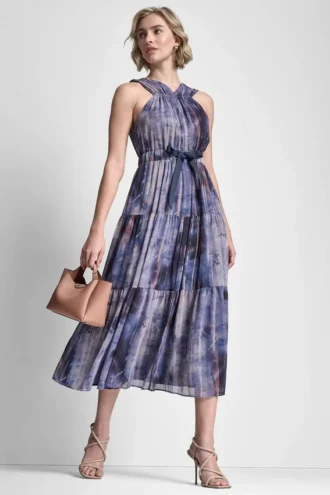 Midi-Kleid aus plissiertem Chiffon mit Bindegürtel an der Taille Midi-Kleid aus plissiertem Chiffon mit Bindegürtel an der Taille
