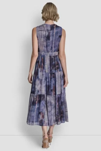 Midi-Kleid aus plissiertem Chiffon mit Bindegürtel an der Taille Midi-Kleid aus plissiertem Chiffon mit Bindegürtel an der Taille
