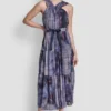 Midi-Kleid aus plissiertem Chiffon mit Bindegürtel an der Taille Midi-Kleid aus plissiertem Chiffon mit Bindegürtel an der Taille