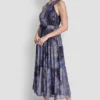 Midi-Kleid aus plissiertem Chiffon mit Bindegürtel an der Taille Midi-Kleid aus plissiertem Chiffon mit Bindegürtel an der Taille