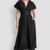Midi-Kleid mit Smok-Detail und Schnallen Midi-Kleid mit Smok-Detail und Schnallen