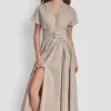 Midi-Kleid mit Smok-Detail und Schnallen Midi-Kleid mit Smok-Detail und Schnallen