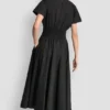 Midi-Kleid mit Smok-Detail und Schnallen Midi-Kleid mit Smok-Detail und Schnallen