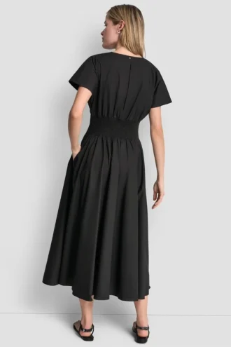 Midi-Kleid mit Smok-Detail und Schnallen