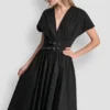 Midi-Kleid mit Smok-Detail und Schnallen Midi-Kleid mit Smok-Detail und Schnallen