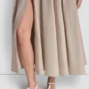Midi-Kleid mit Smok-Detail und Schnallen Midi-Kleid mit Smok-Detail und Schnallen