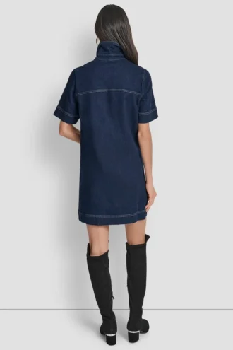 Mini-Etuikleid aus Denim Mini-Etuikleid aus Denim