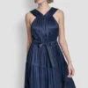 Plissiertes Midikleid aus Satin mit Bindegürtel an der Taille Plissiertes Midikleid aus Satin mit Bindegürtel an der Taille