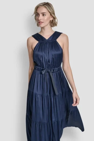 Plissiertes Midikleid aus Satin mit Bindegürtel an der Taille Plissiertes Midikleid aus Satin mit Bindegürtel an der Taille