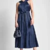 Plissiertes Midikleid aus Satin mit Bindegürtel an der Taille Plissiertes Midikleid aus Satin mit Bindegürtel an der Taille