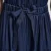 Plissiertes Midikleid aus Satin mit Bindegürtel an der Taille Plissiertes Midikleid aus Satin mit Bindegürtel an der Taille