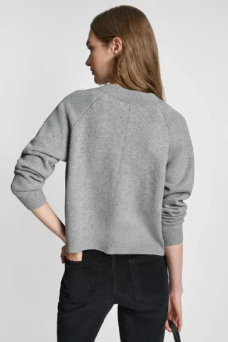 Raglan-Strickjacke mit V-Ausschnitt und edlen Knöpfen