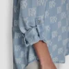 Rückseitiger Schlitz, Knopfleiste vorne mit Rolllasche Rückseitiger Schlitz, Knopfleiste vorne mit Rolllasche