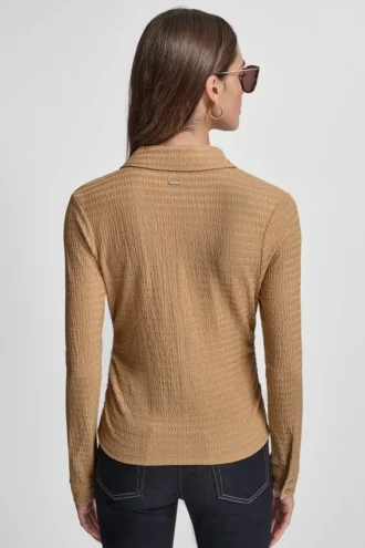 Ripple-Spitzen-Shirt mit V-Ausschnitt Ripple-Spitzen-Shirt mit V-Ausschnitt
