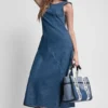 Ärmelloses Midi-Kleid aus Denim Ärmelloses Midi-Kleid aus Denim