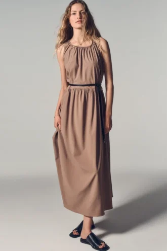 Ärmelloses Midikleid mit tiefem Bund an der Taille