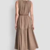 Ärmelloses Midikleid mit tiefem Bund an der Taille Ärmelloses Midikleid mit tiefem Bund an der Taille