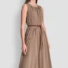 Ärmelloses Midikleid mit tiefem Bund an der Taille Ärmelloses Midikleid mit tiefem Bund an der Taille