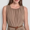 Ärmelloses Midikleid mit tiefem Bund an der Taille Ärmelloses Midikleid mit tiefem Bund an der Taille