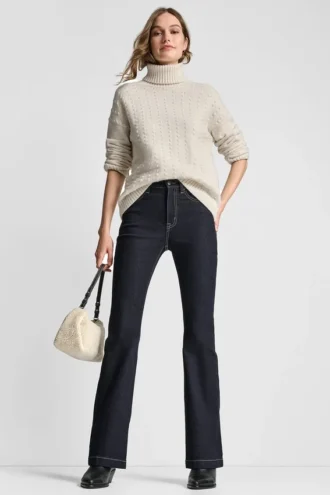 Rollkragen-Pullover mit Noppenmuster