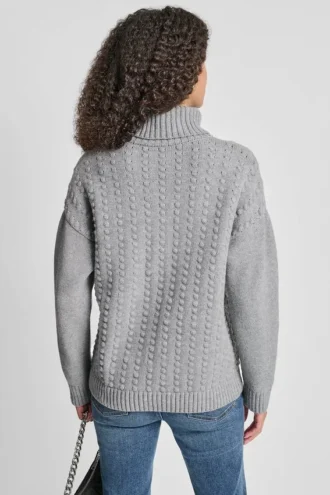 Rollkragen-Pullover mit Noppenmuster