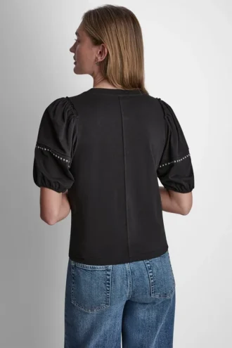 Shirt mit Mini-Rüschen und Nieten Shirt mit Mini-Rüschen und Nieten
