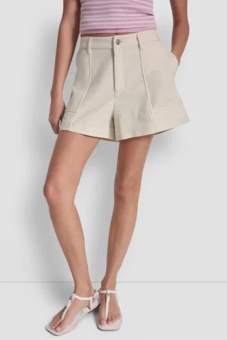 Shorts mit mittlerer Leibhöhe und aufgesetzten Taschen