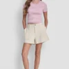 Shorts mit mittlerer Leibhöhe und aufgesetzten Taschen