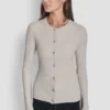 Strickjacke mit ausgestellten Ärmeln und Strass-Knöpfen Strickjacke mit ausgestellten Ärmeln und Strass-Knöpfen