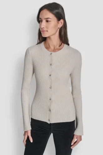 Strickjacke mit ausgestellten Ärmeln und Strass-Knöpfen