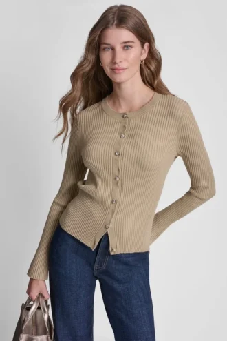 Strickjacke mit ausgestellten Ärmeln und Strass-Knöpfen