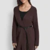 Strickjacke mit Gürtel und Logo-Verzierungen Strickjacke mit Gürtel und Logo-Verzierungen