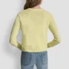 Strickjacke mit Rundhalsausschnitt und aufgesetzten Taschen Strickjacke mit Rundhalsausschnitt und aufgesetzten Taschen